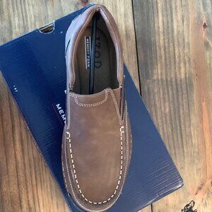 New in Box Izod men’s slip on shoes Size 8.5